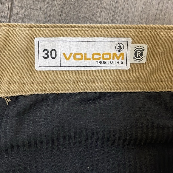 Volcom shorts - Picture 5 of 6